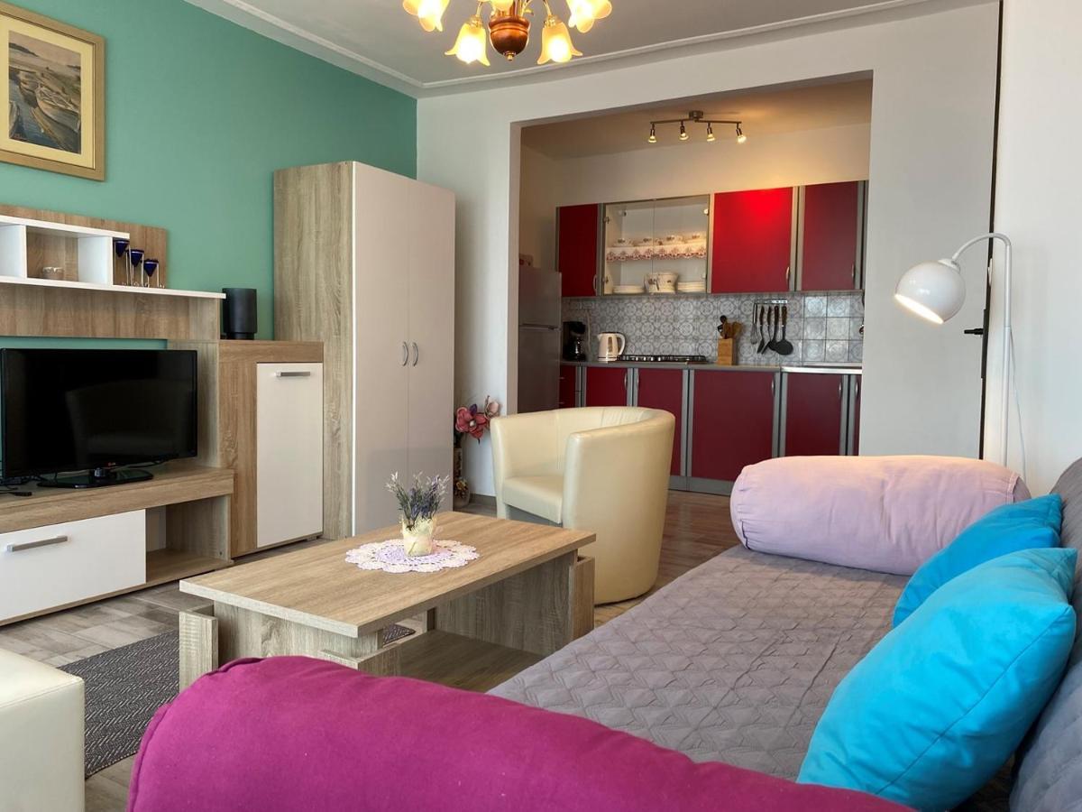 Crveni Apartament *