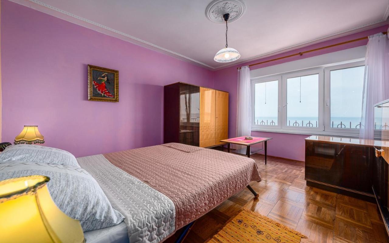 Crveni Apartment *